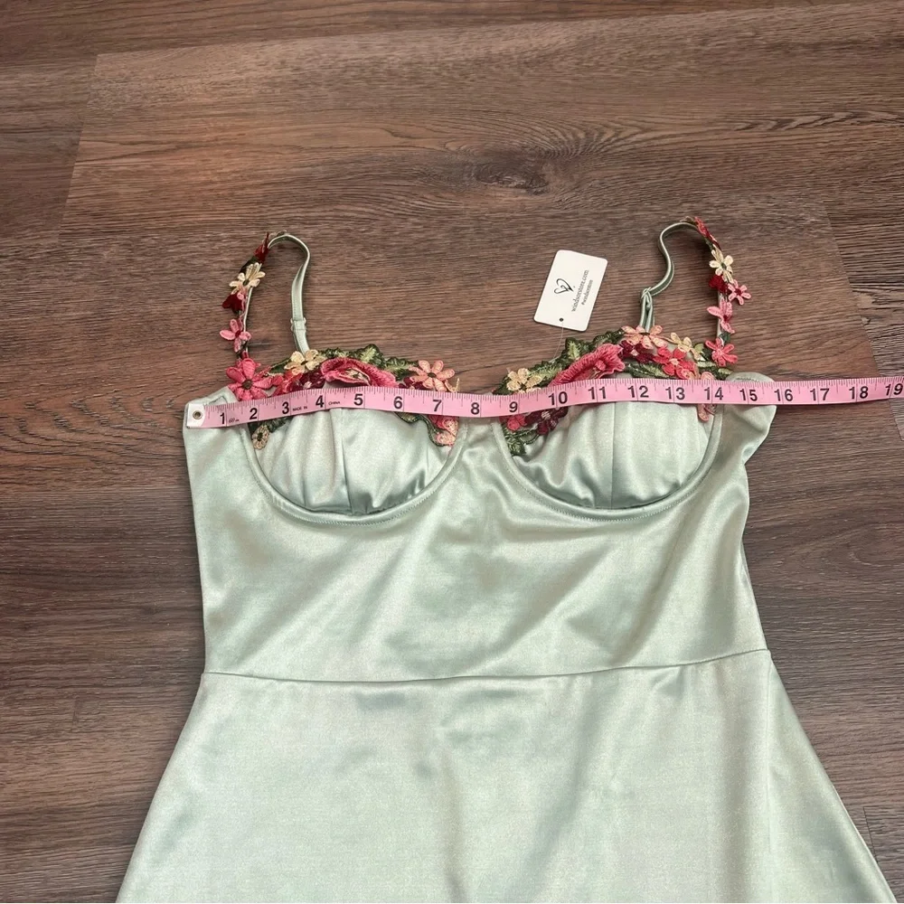 NWT Windsor Floral Satin Mini Dress Large Green Bodycon Sweetheart Embroidered - Picture 10 of 12